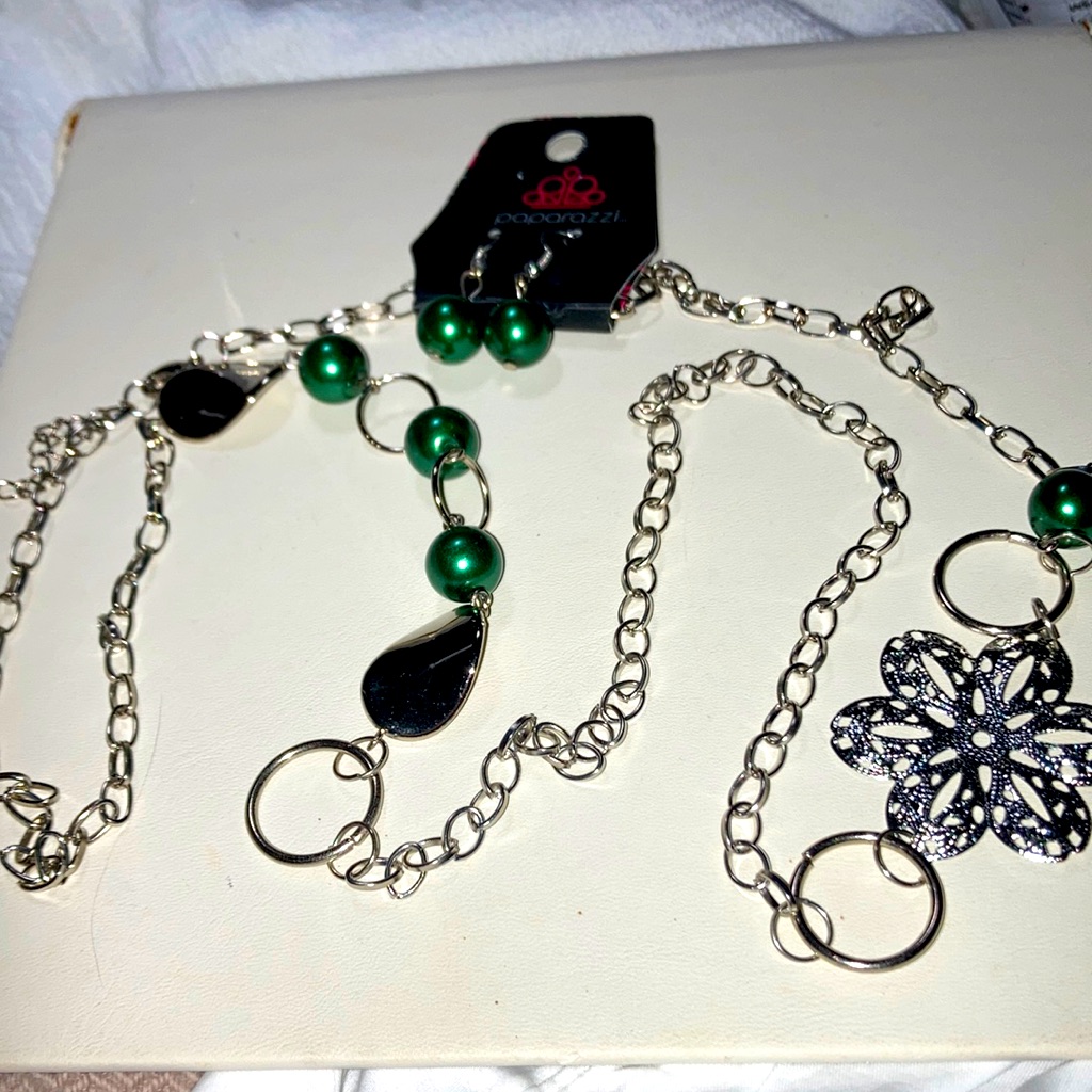 Paparazzi Silver Tone Earring And Necklace Set 1925 Paparazzi Silver Tone Earring And Necklace Set 1925